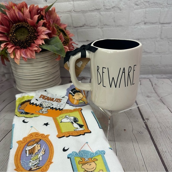 NWT rae dunn Peanuts vampire snoopy mug with coordinating kitchen towel set - Picture 2 of 9